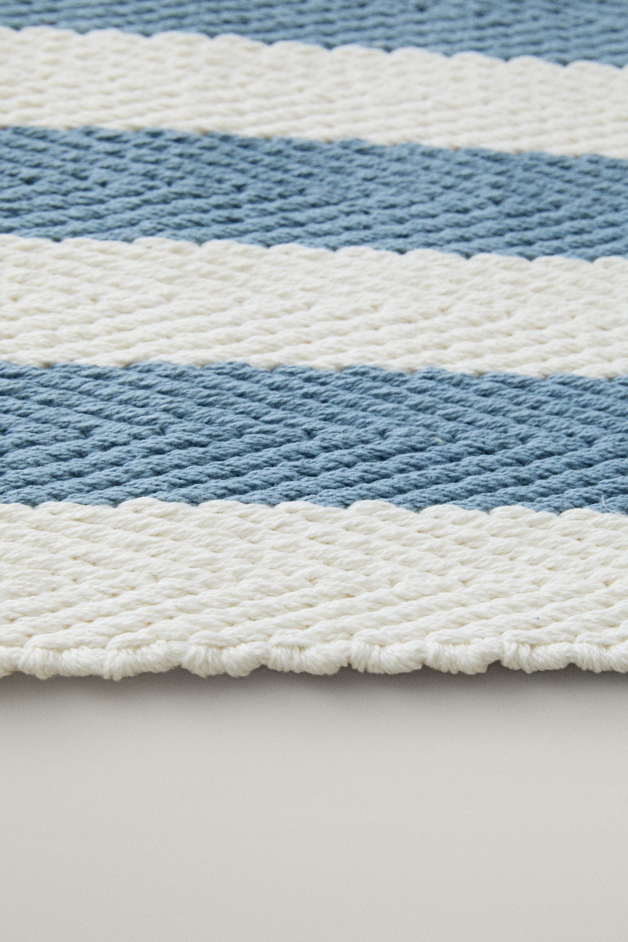STRIPED BATH MAT