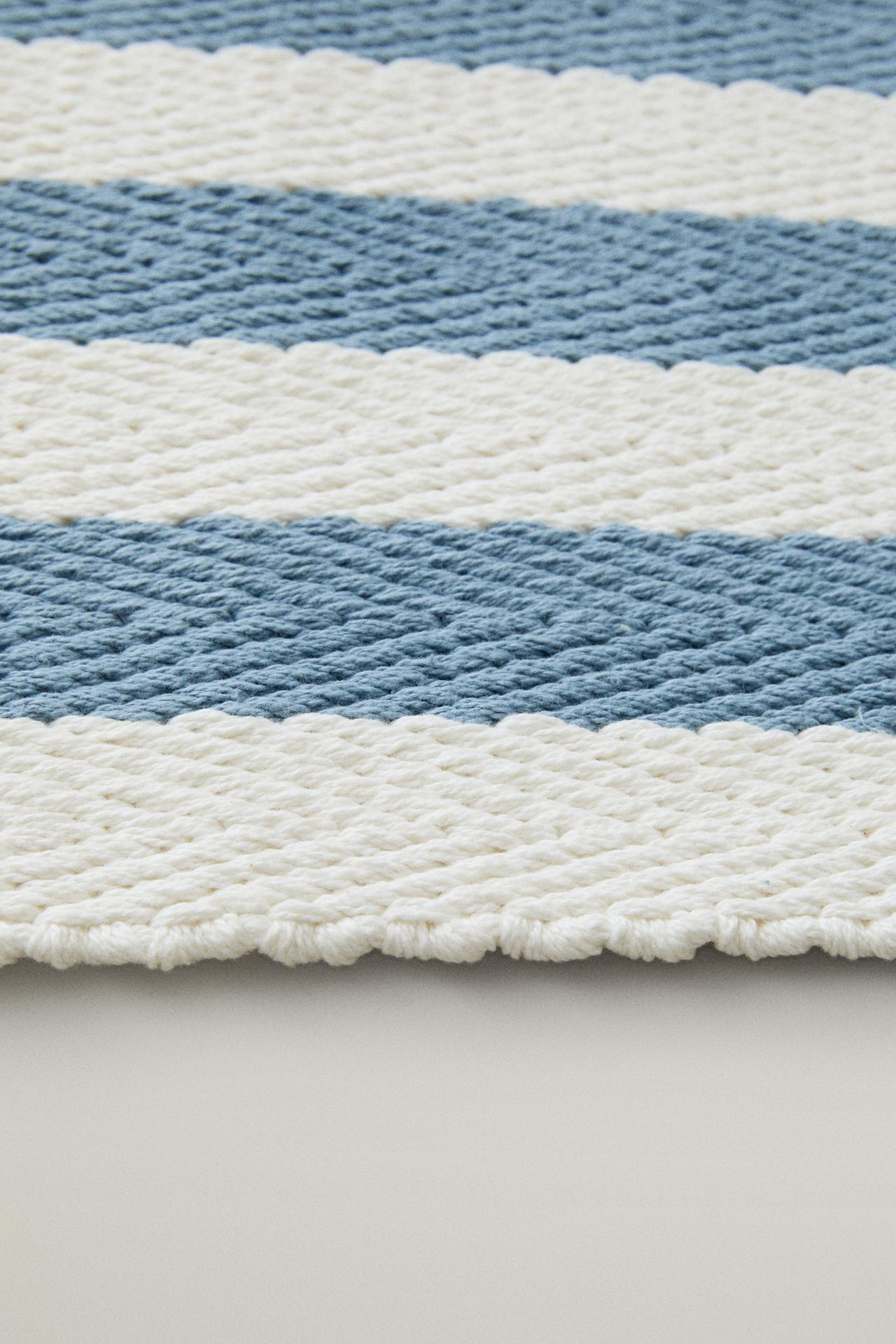 STRIPED BATH MAT — Mid-blue