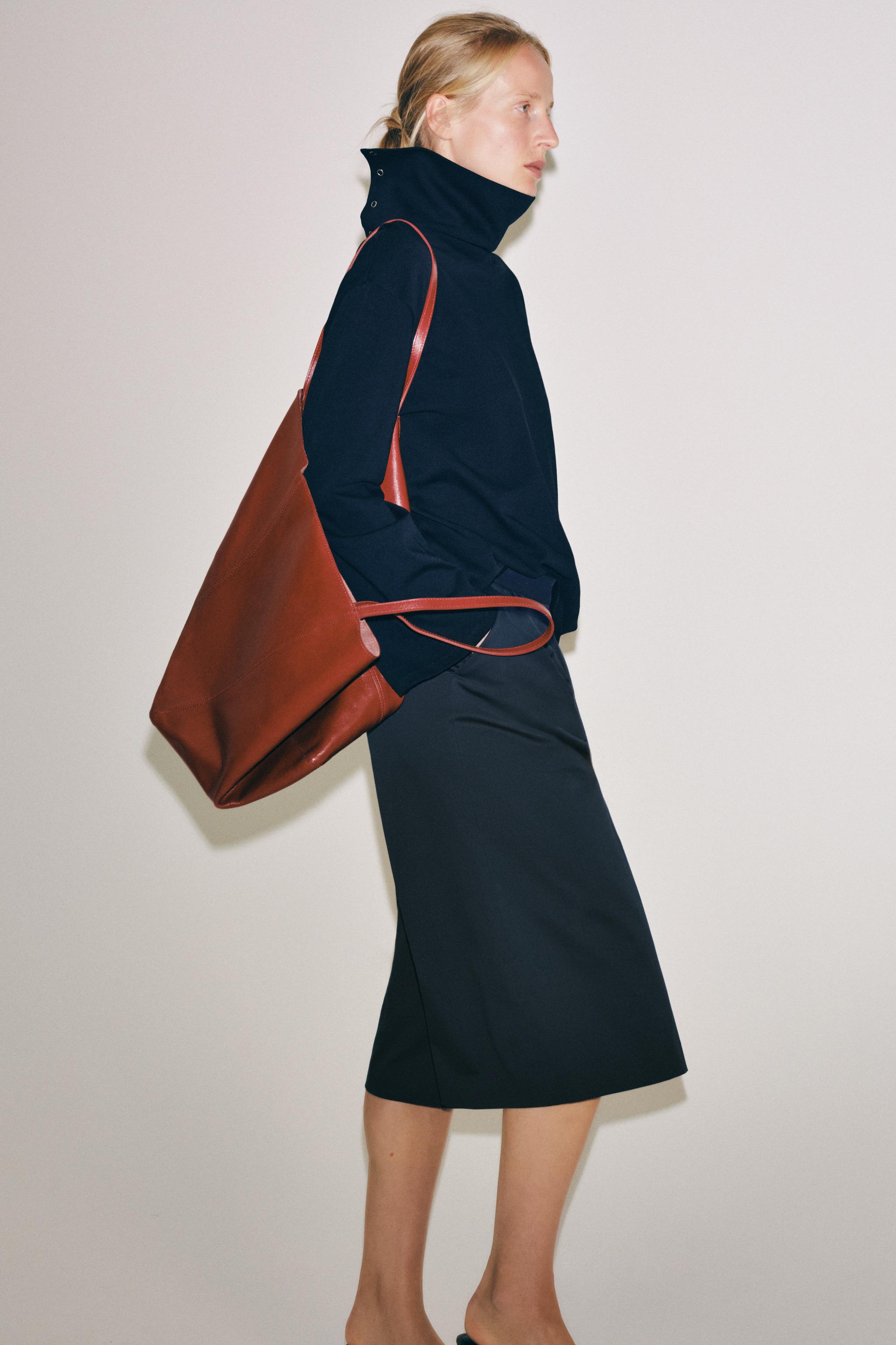 HIGH NECK SWEATSHIRT