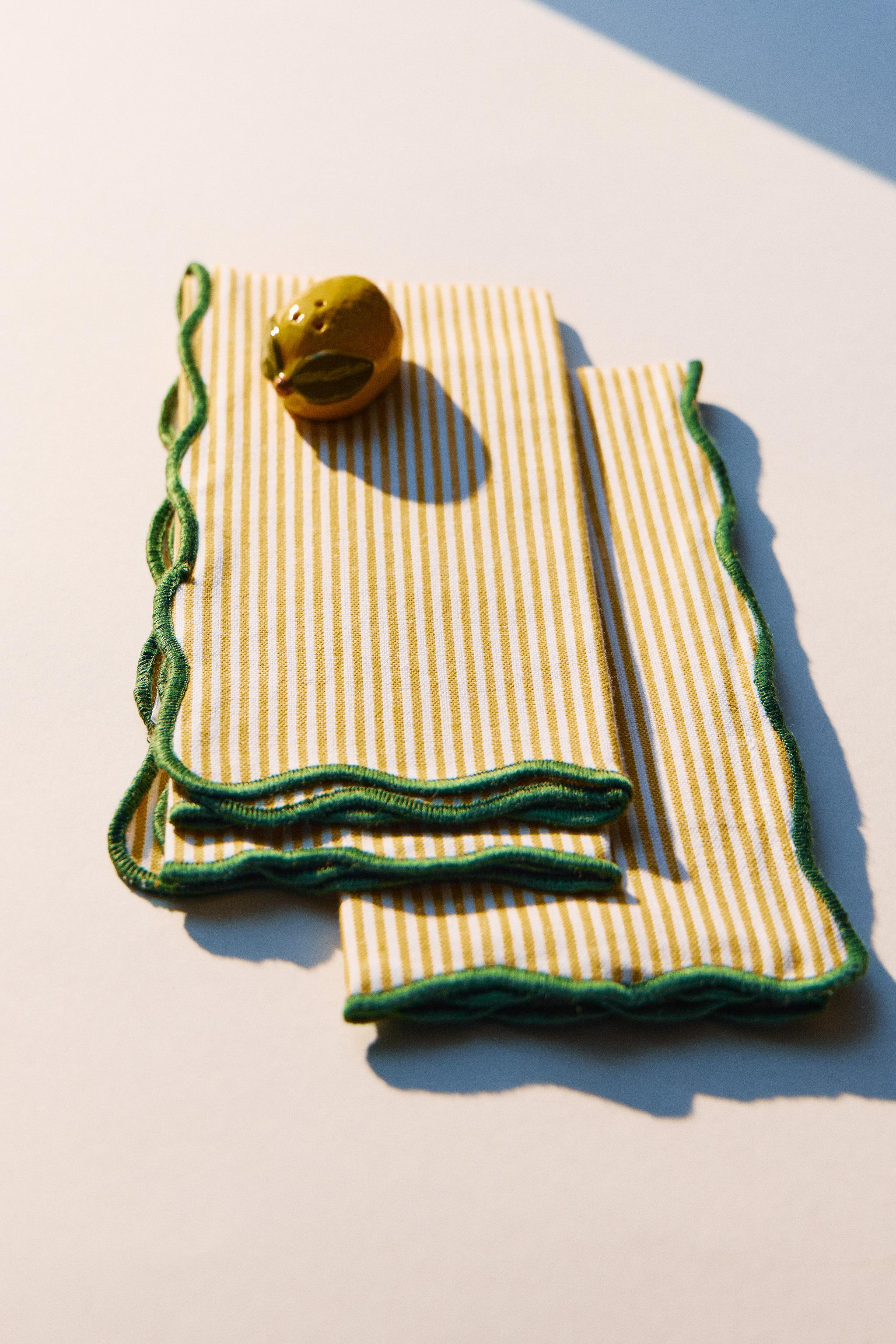 STRIPED NAPKINS WITH SCALLOPED EDGE (PACK OF 2)