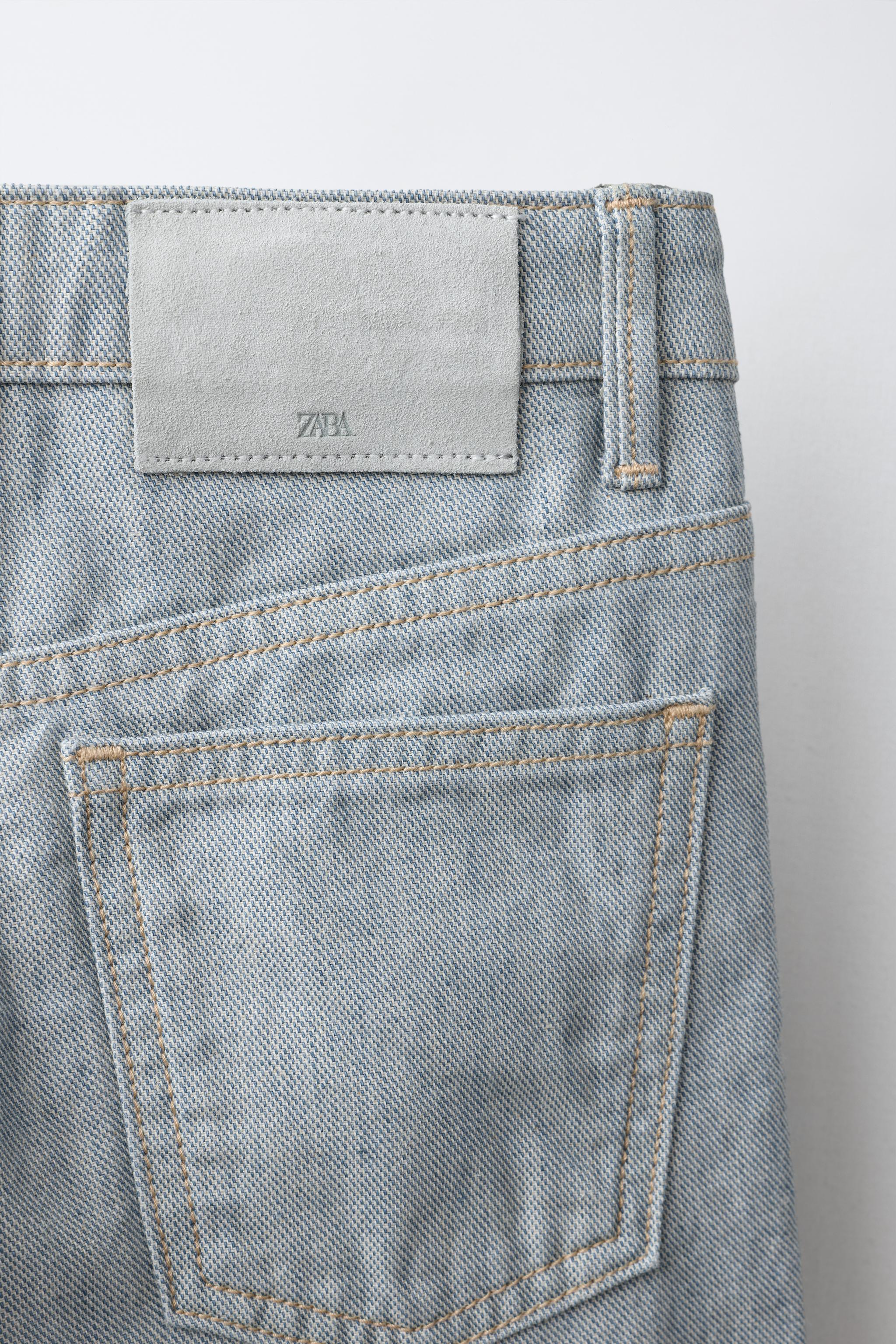 STRAIGHT LEG JEANS