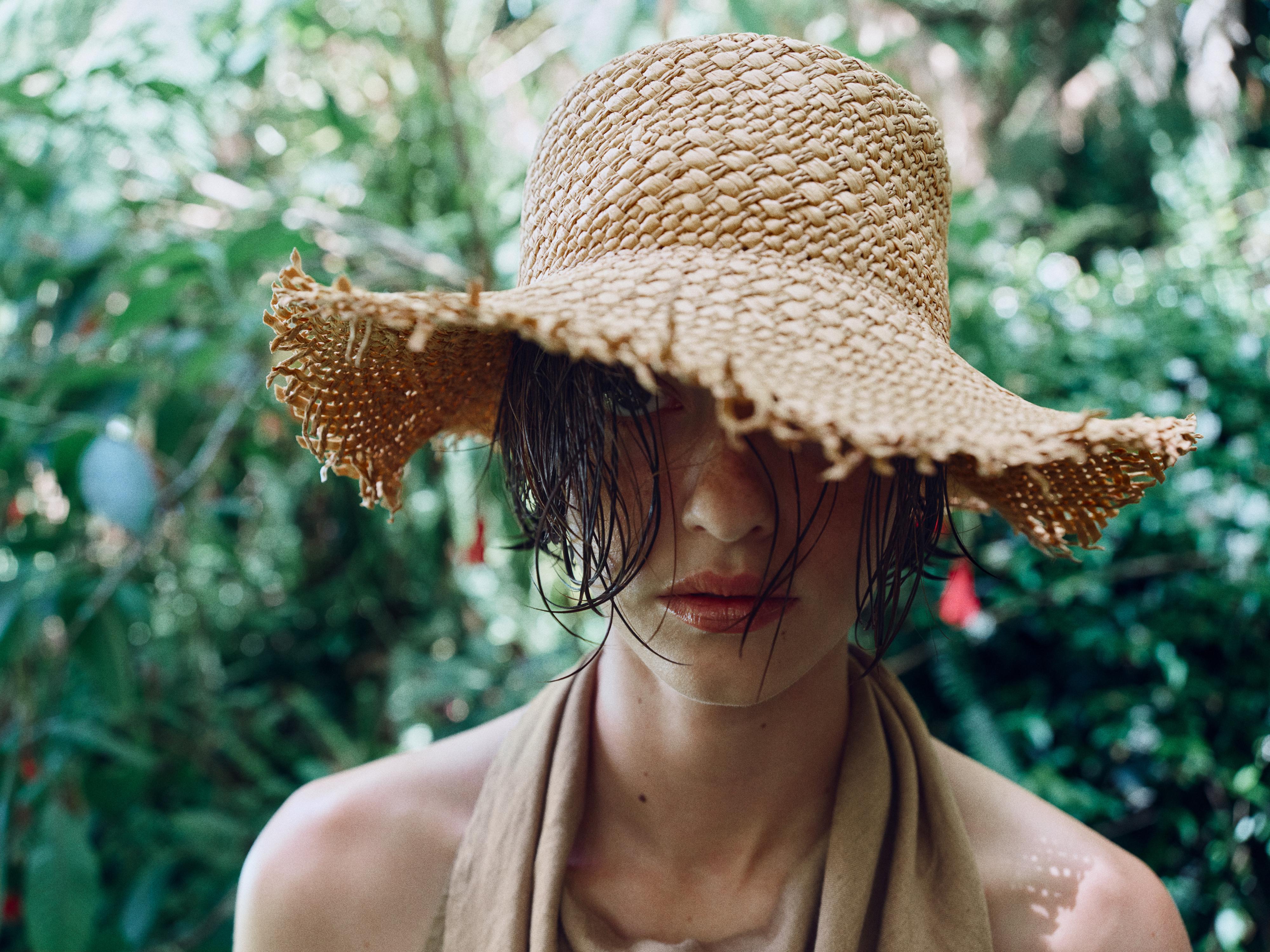 FRAYED BRAIDED BUCKET HAT — Light beige