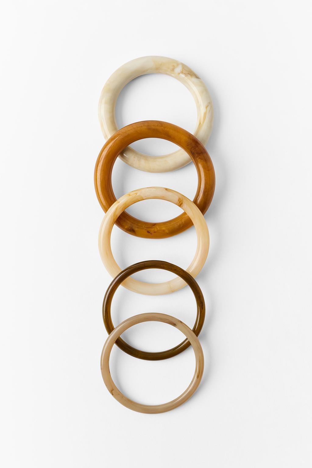 PACK OF 5 RIGID RESIN BRACELETS