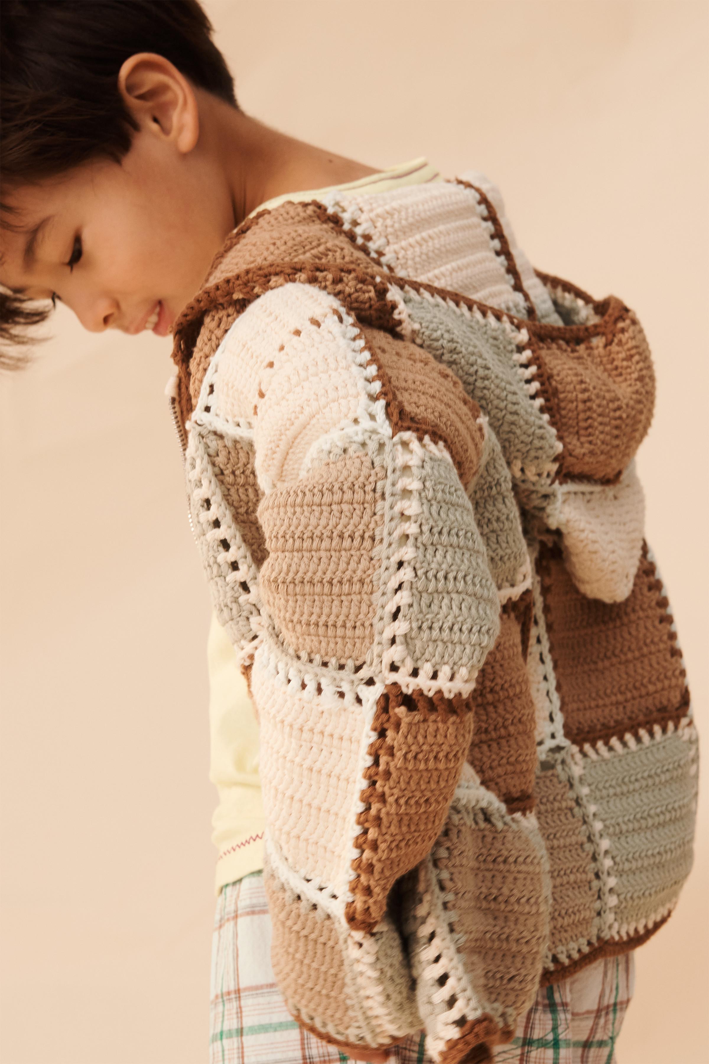 GILET EN MAILLE CROCHET À CAPUCHE ÉDITION LIMITÉE