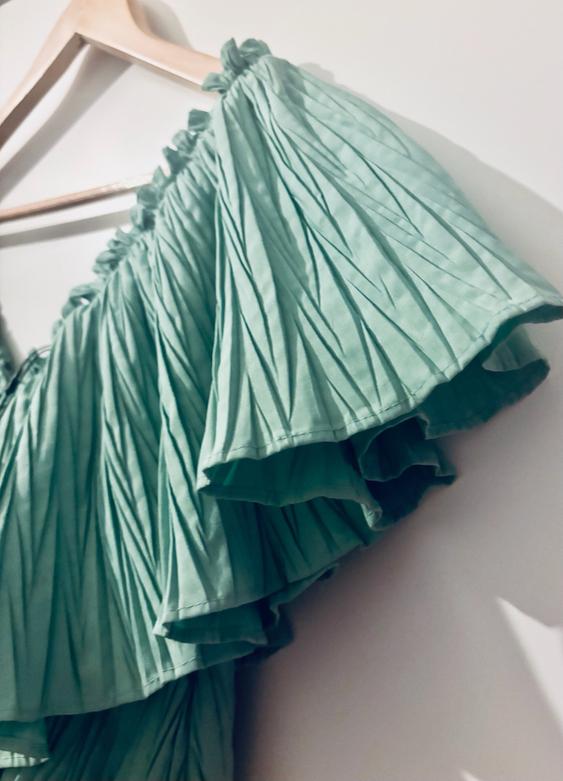 zara green pleated dress VOLUMINOUS SECOND HAND Finished with a concealed