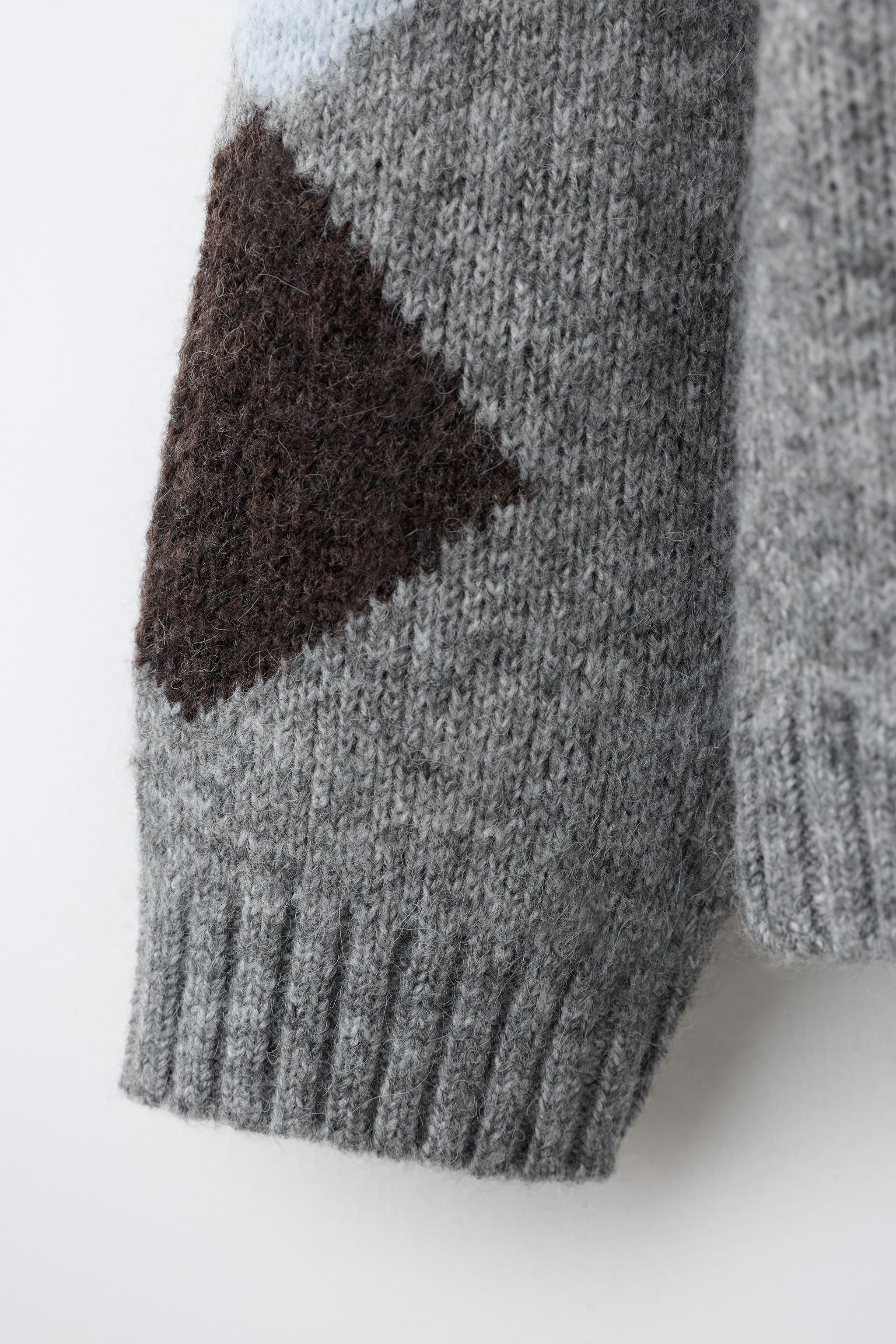 PULL EN MAILLE LOSANGES ET FLEURS BRODÉES