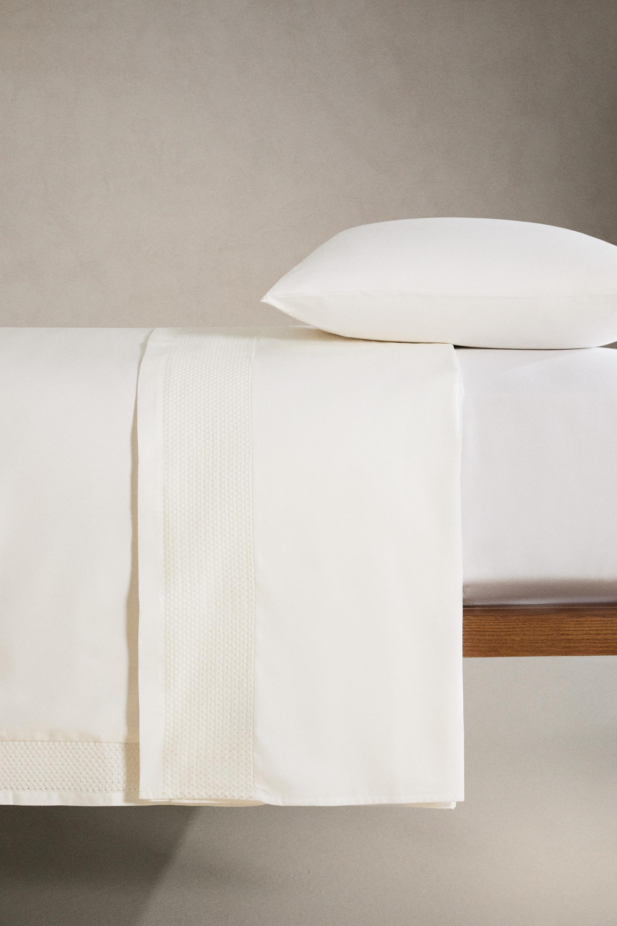 DRAP PLAT SATIN LISERÉ CROCHET