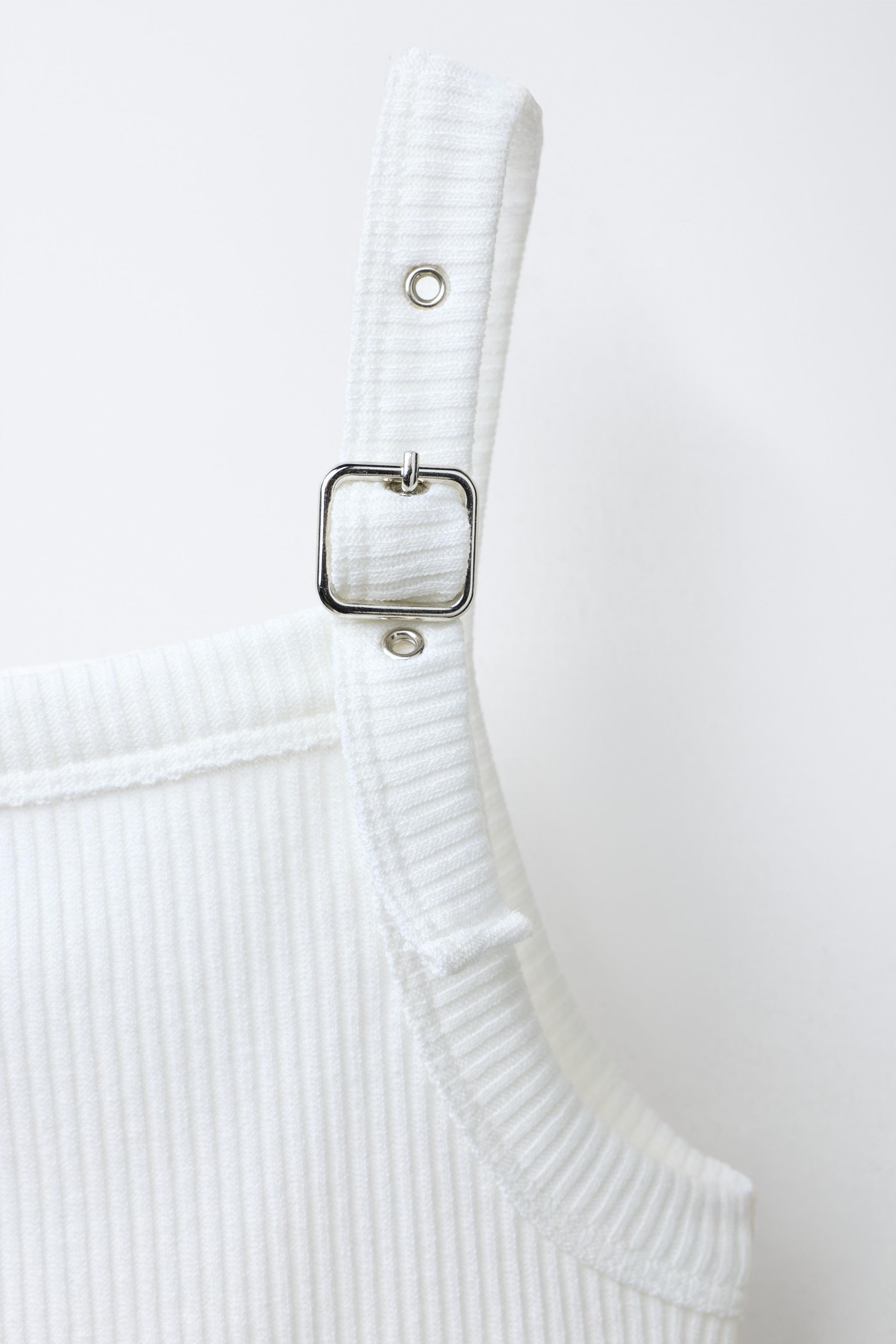 RIBBED T-SHIRT WITH BUCKLES