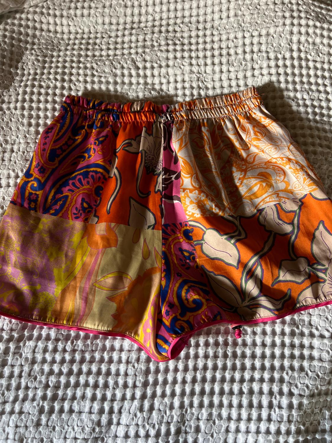 FLOWING PRINT SHORTS - Image 3