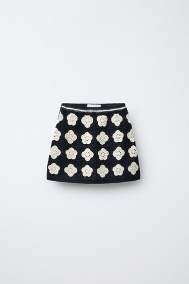 FALDA PUNTO FLORES - Negro de Zara