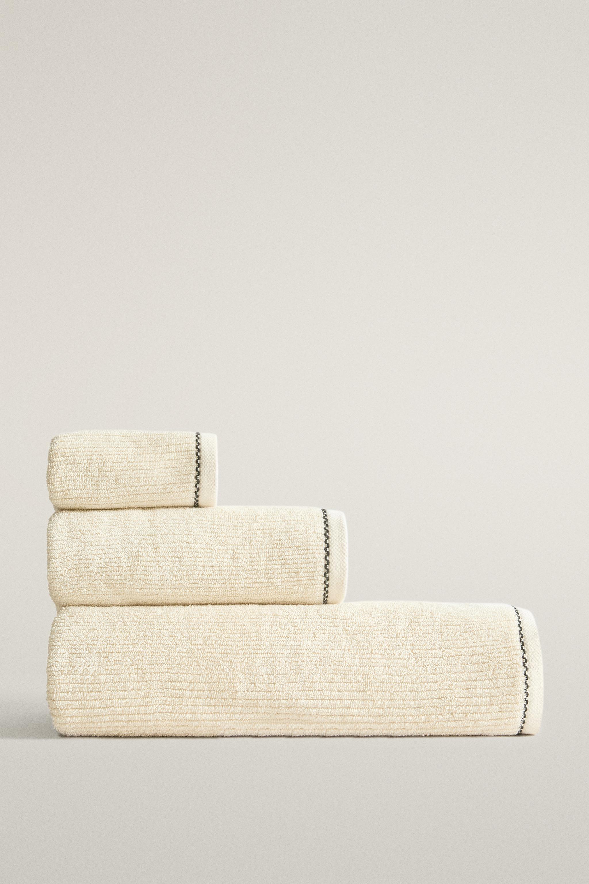 BATH TOWEL WITH TOPSTITCHING