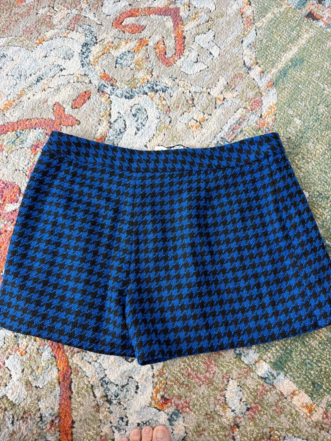 HOUNDSTOOTH BOX PLEAT SKORT - Image 2