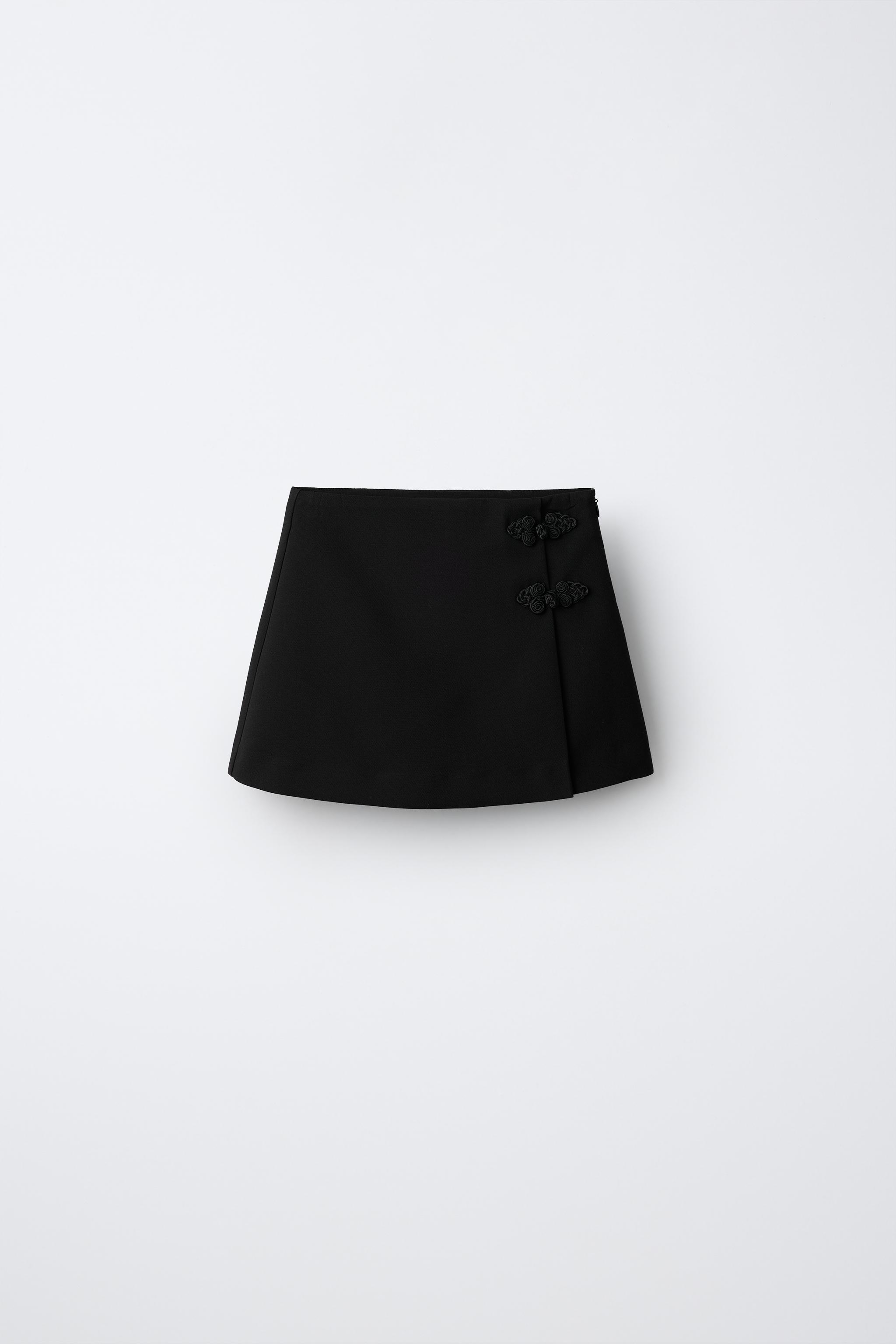 SKIRT WITH FROG FASTENING DETAIL
