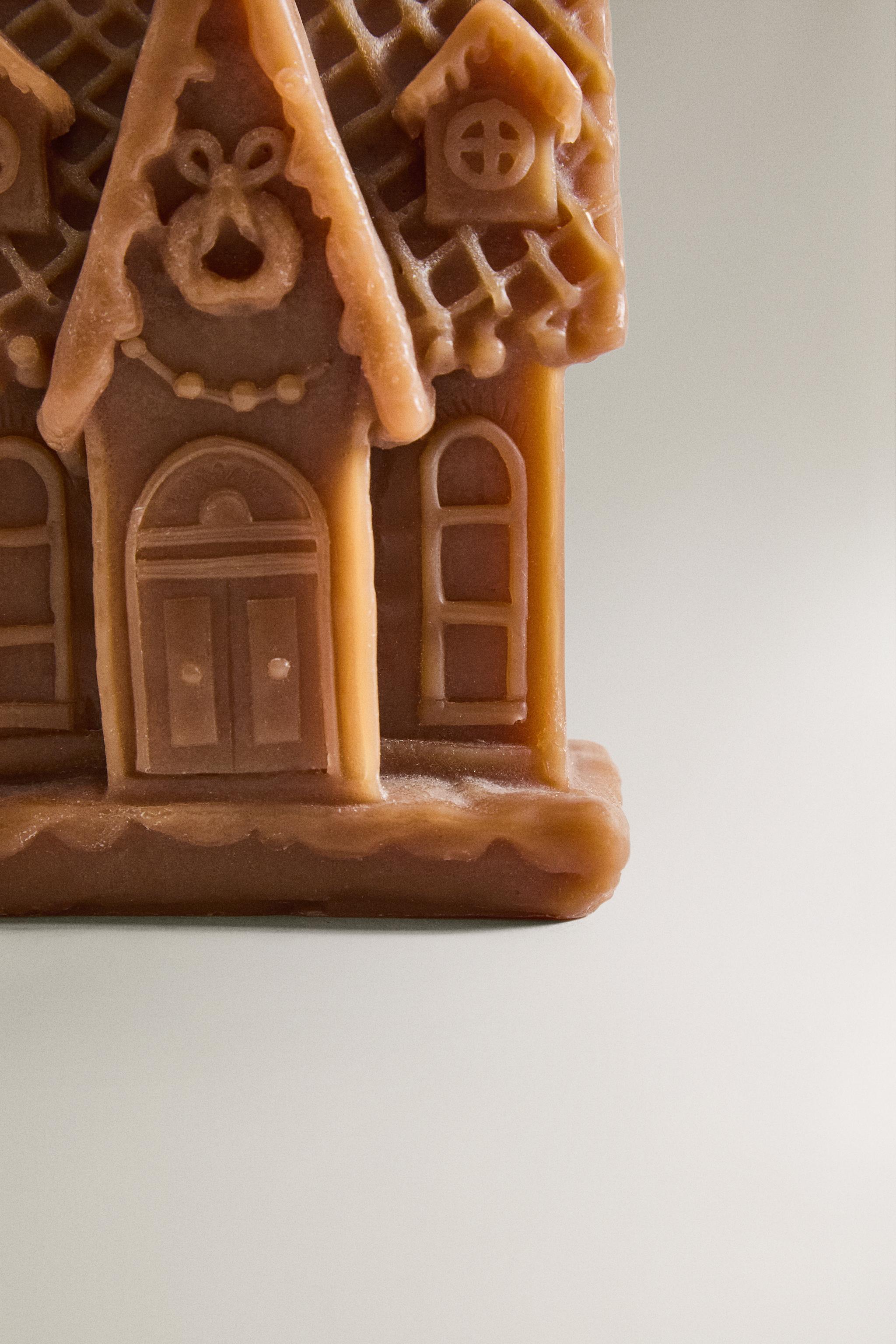 SALTED CARAMEL SCENTED HOUSE-SHAPED CANDLE