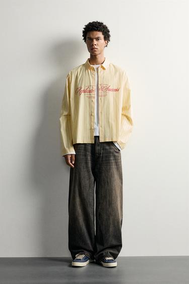 CAMISA BOXY FIT RAYAS TEXTO - Amarillo de Zara - Imagen 0