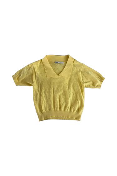 POLO ESTILO CROCHÉ CON ESTAMPADO DE CORAZONES