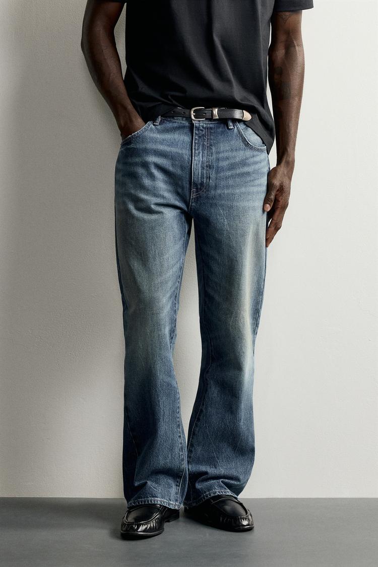 JEANS DE AJUSTE ACAMPANADO 2