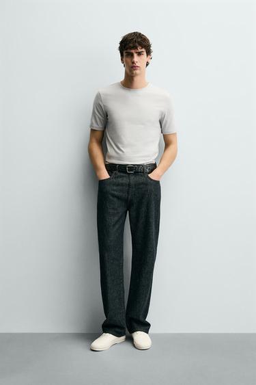 تيشرت SLIM FIT بيزك /01 - رمادي لؤلؤي الخاص بـ Zara