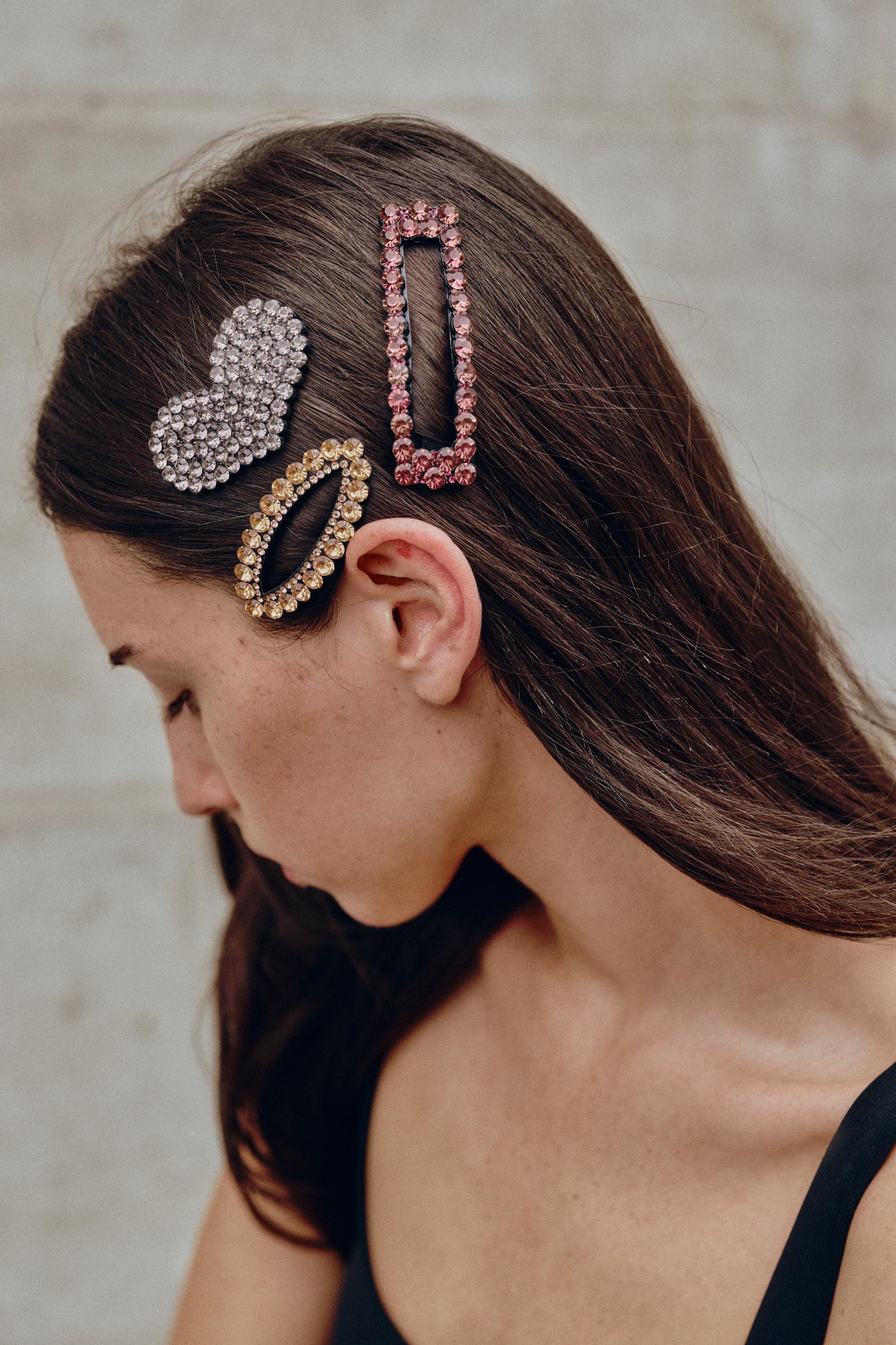Женские аксессуары Zara 3-PACK OF SPARKLY HEART HAIR CLIPS