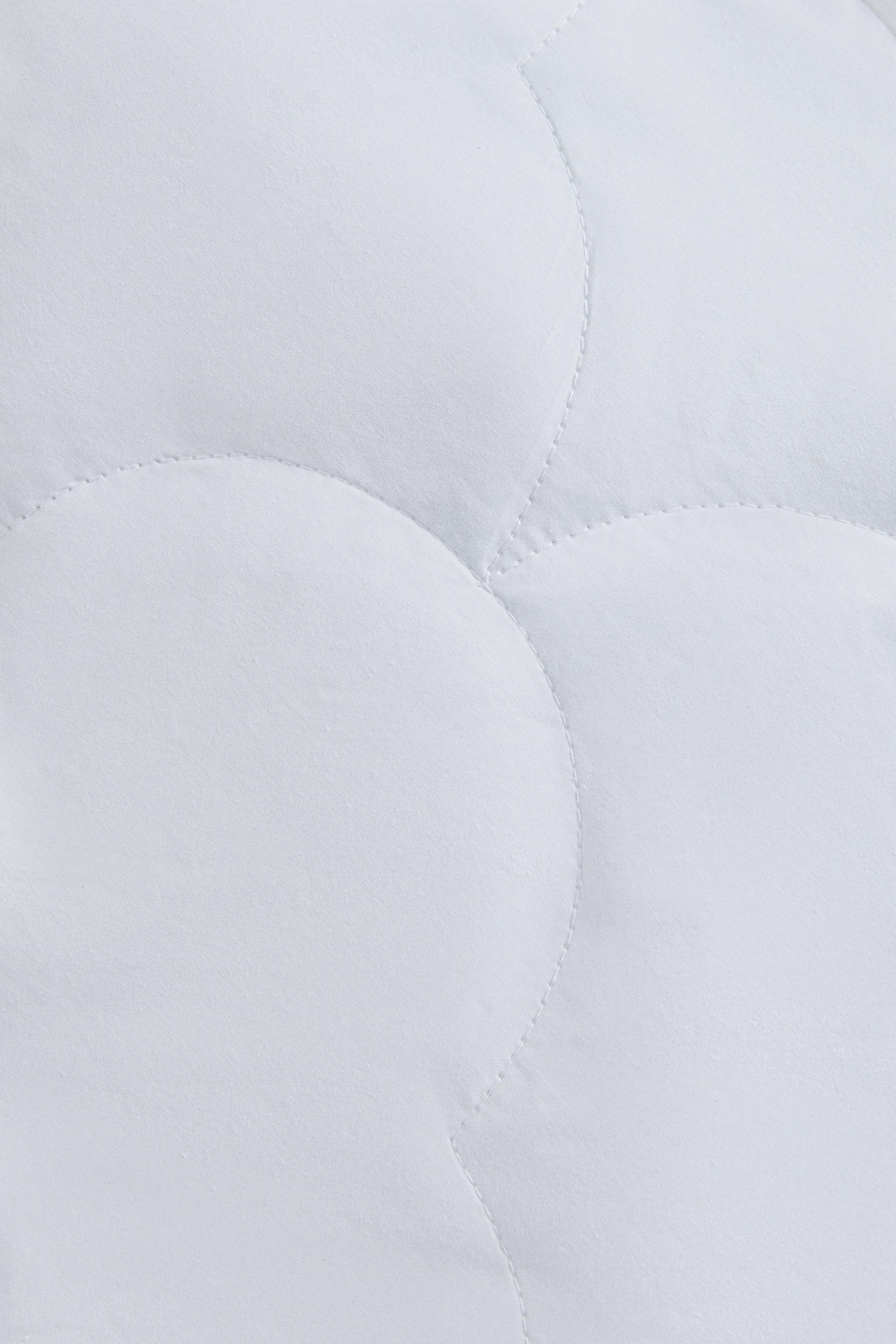 PADDED MATTRESS PROTECTOR — White