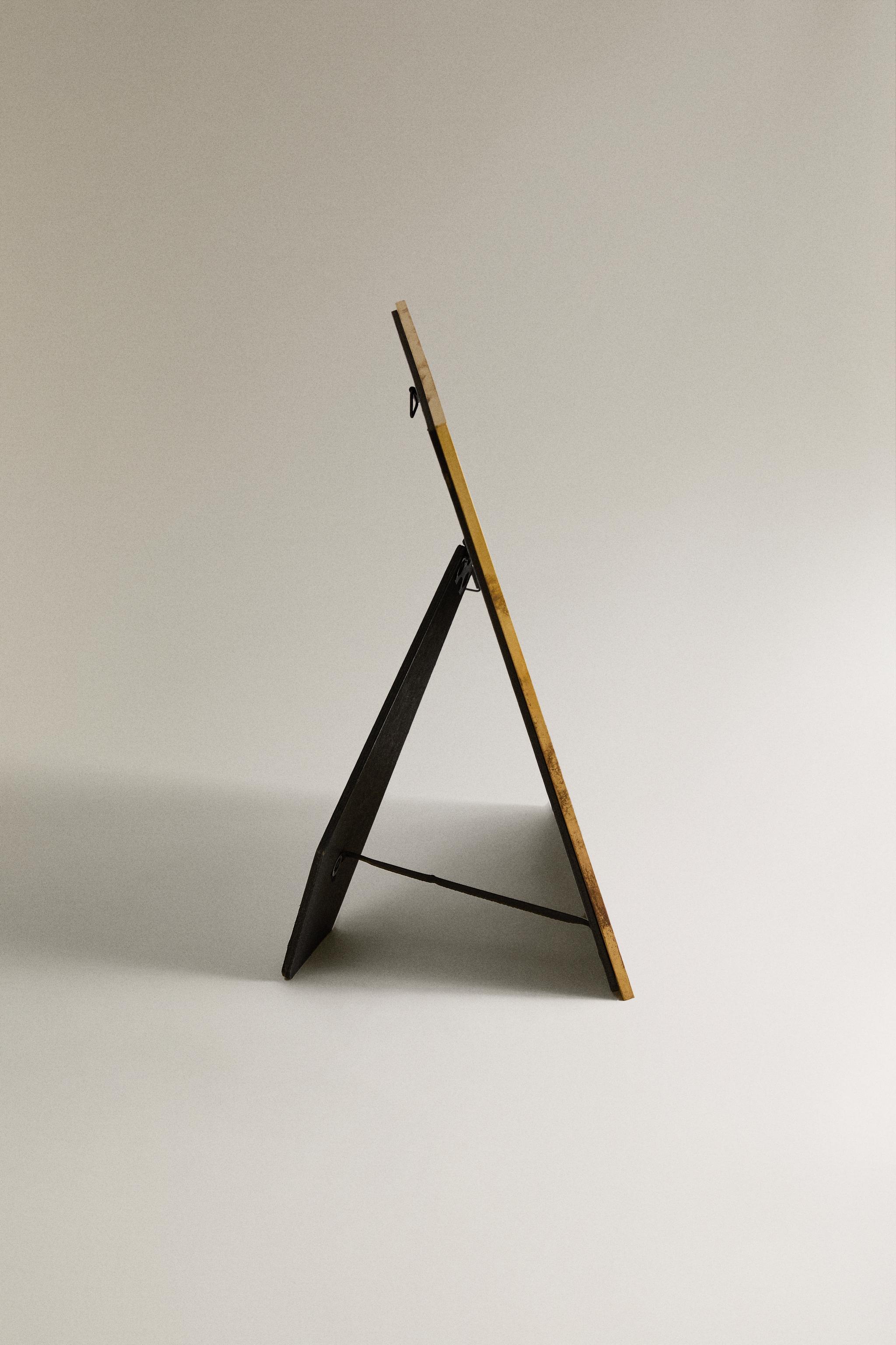 THIN METAL PHOTO FRAME