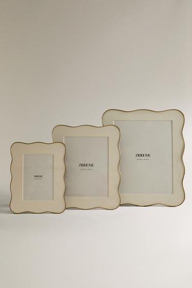 WAVY METAL PHOTO FRAME - Gold by Zara
