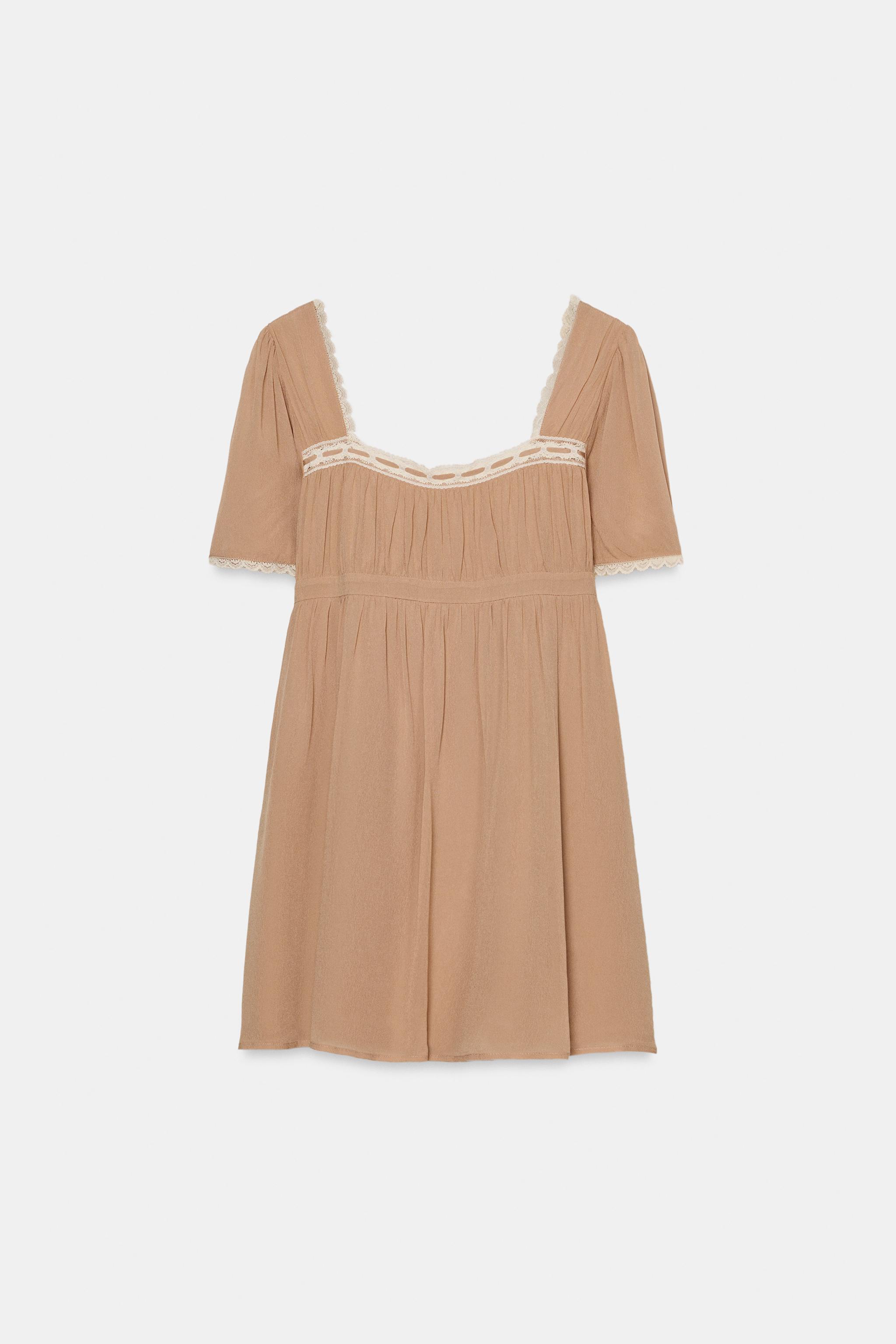 ROBE COURTE EN DENTELLE