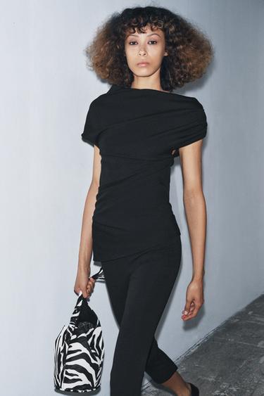 ASYMMETRIC PLEATED TOP - Black by Zara