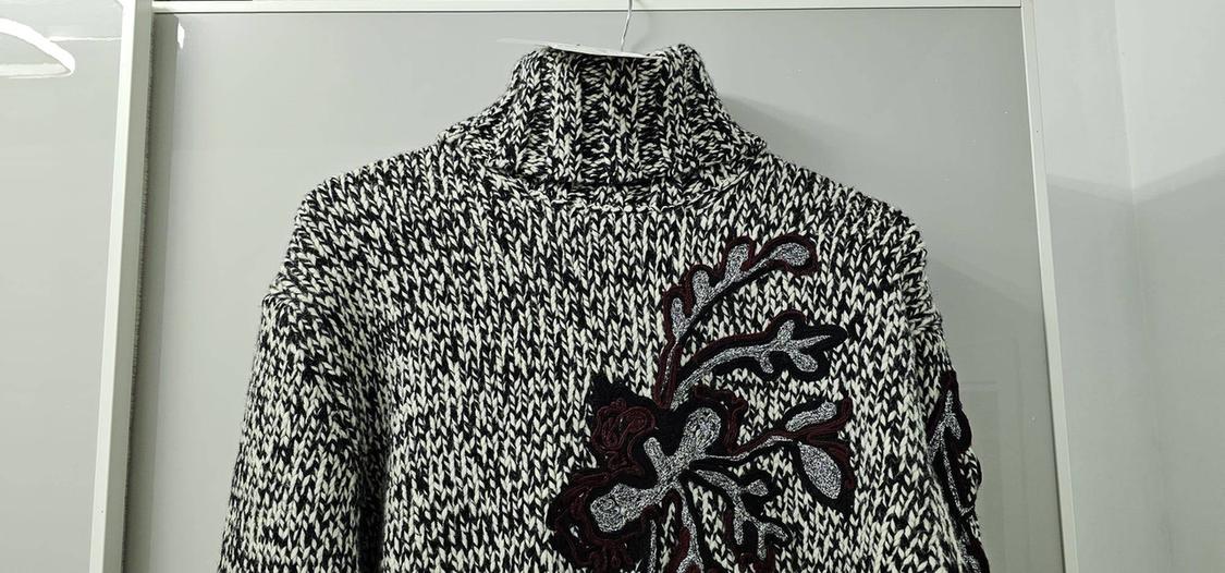 ΠΛΕΚΤΗ ΜΠΛΟΥΖΑ ΜΕ ΚΕΝΤΗΜΑΤΑ LIMITED EDITION - Image 6