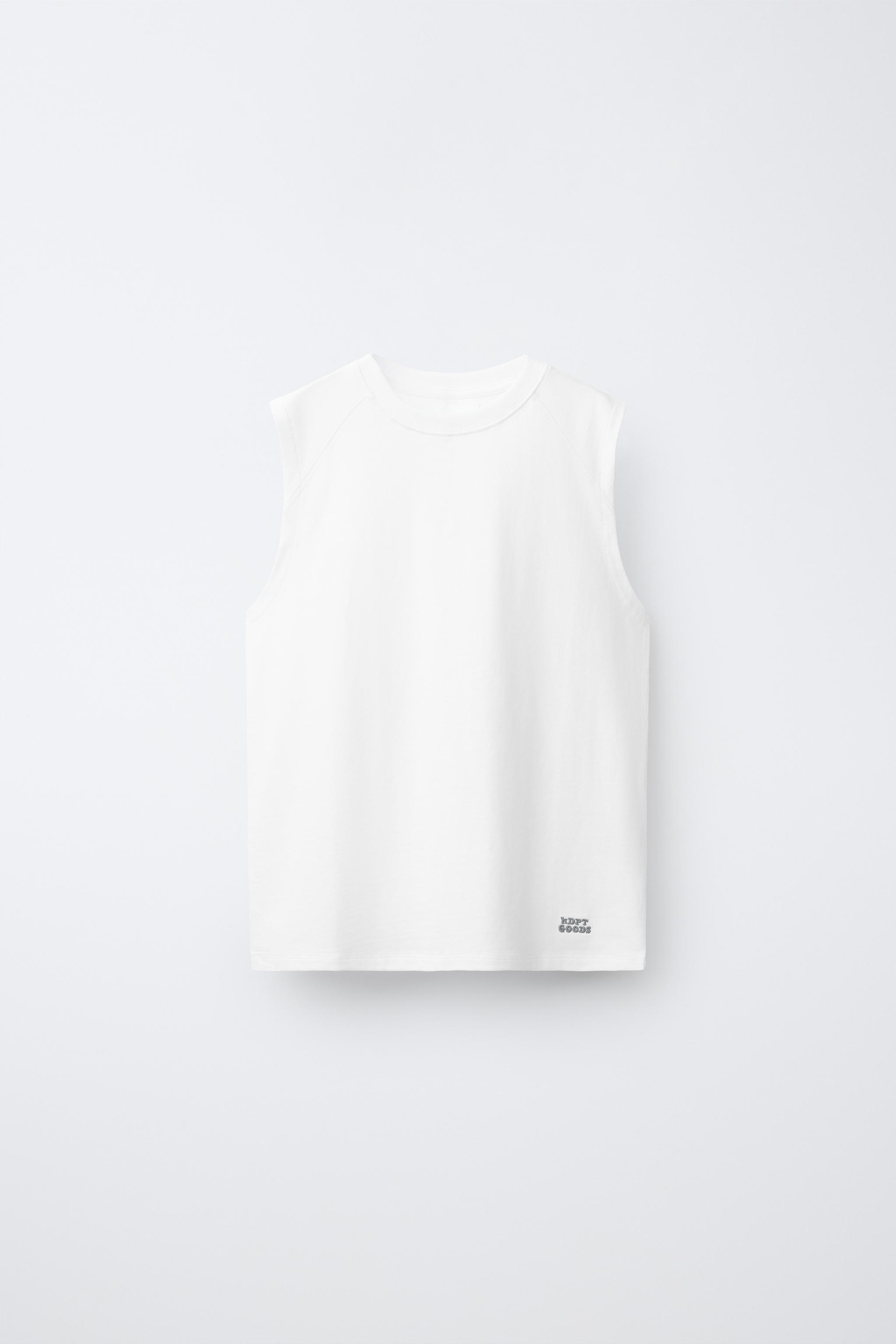 SLEEVELESS TOP
