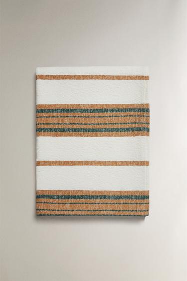 COTTON BLANKET IRREGULAR STRIPES - خطوط الخاص بـ Zara