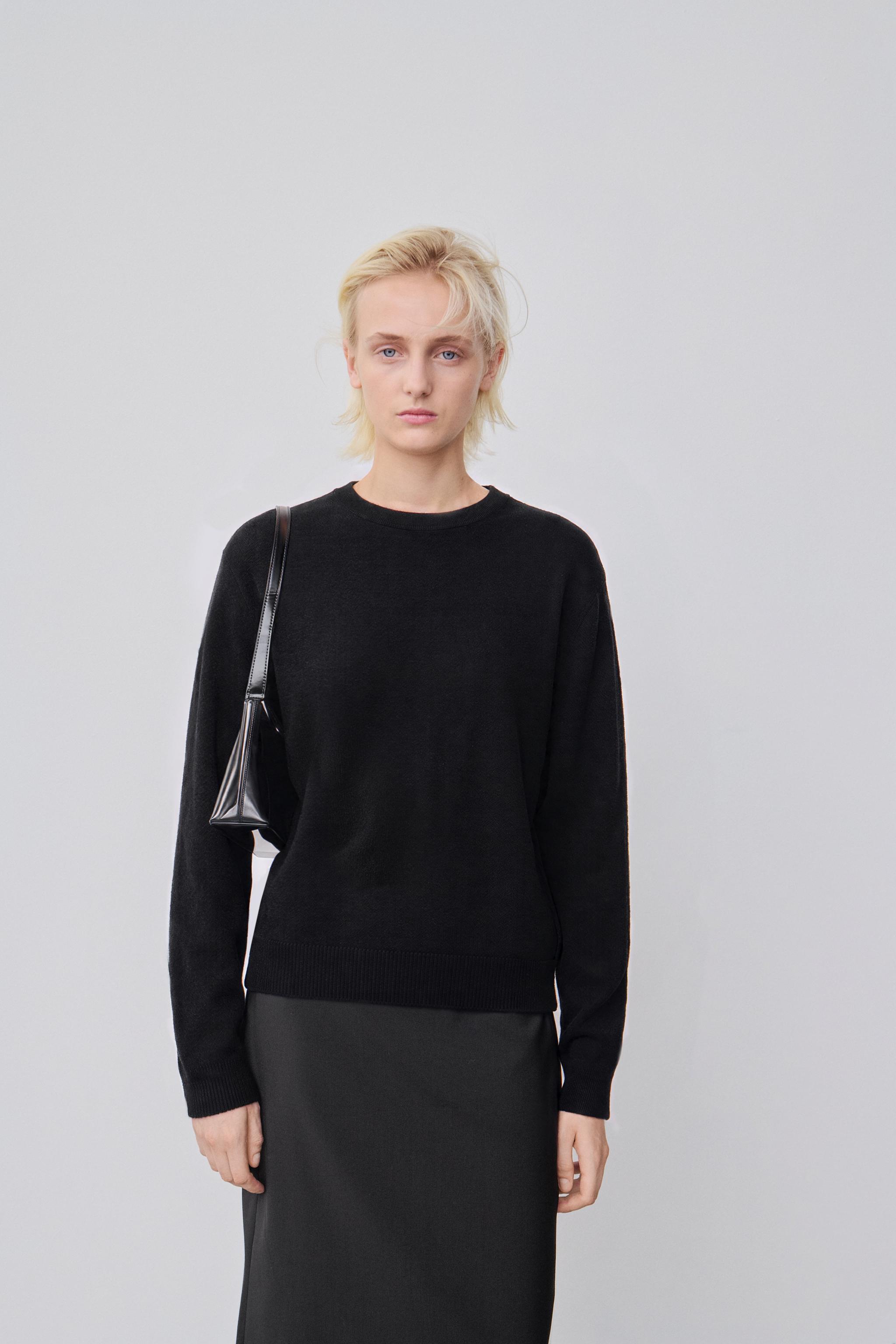 100% EXTRA-SOFT WOOL JUMPER — Black