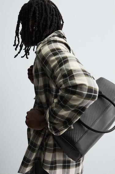 BANDOLERA ENGOMADA TEXTURA - Negro de Zara