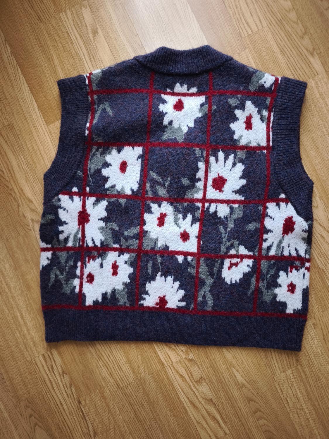 FLORAL KNIT VEST - Image 4