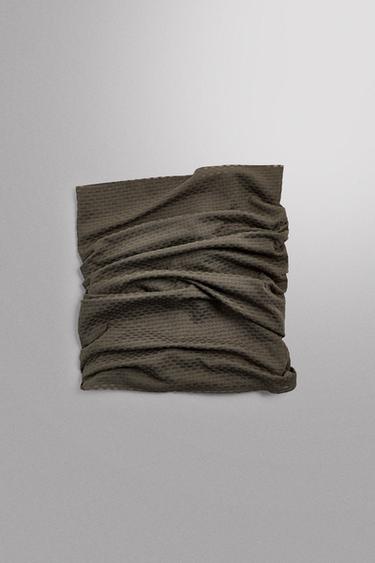 قناع رقبة هيكلي - أخضر لامع الخاص بـ Zara