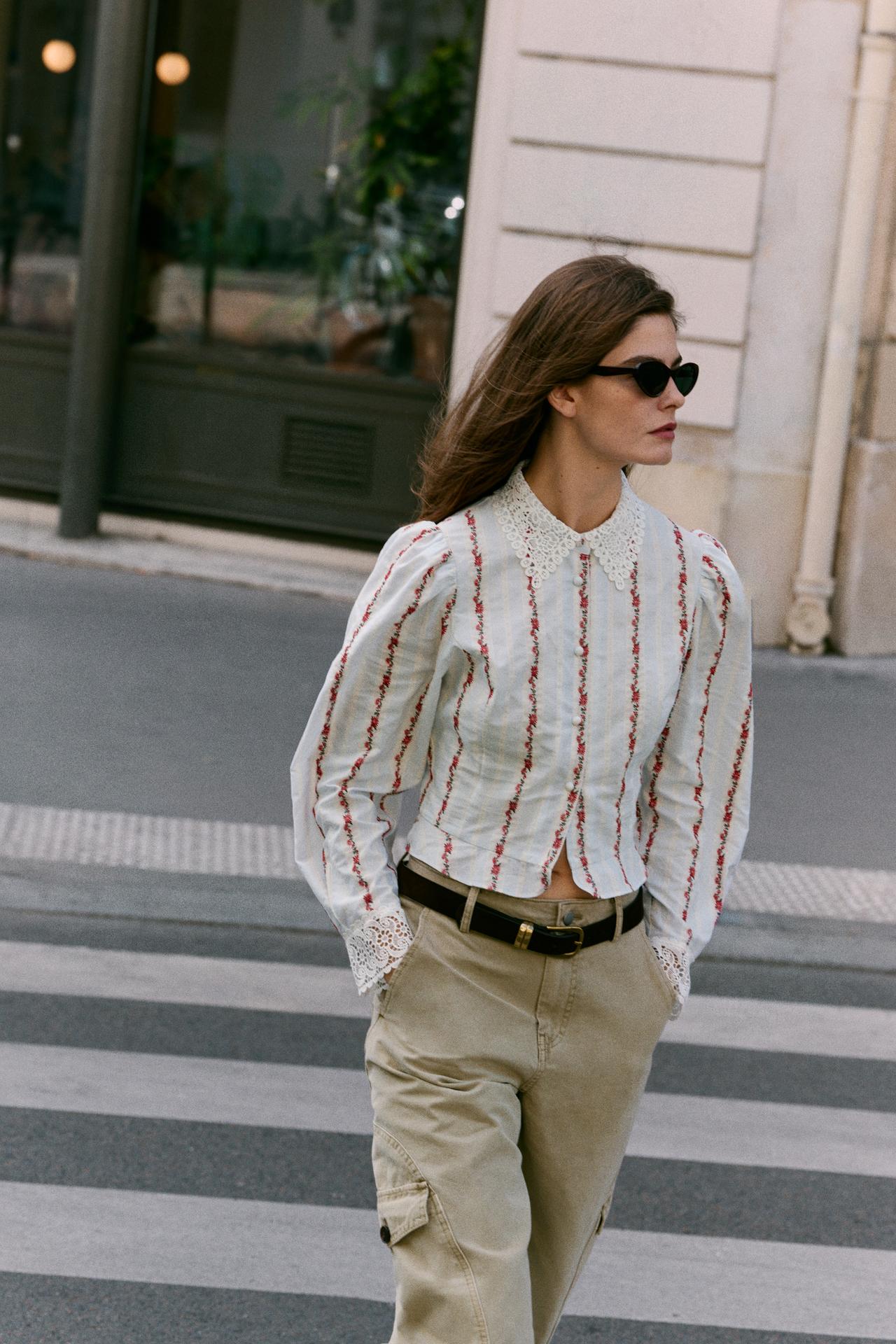GUIPURE PRINTED BLOUSE — Blue / White