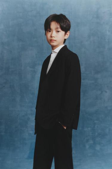 ピンストライプ柄ブレザーブラックZaraのピンストライプ柄ブレザー - ブラック 