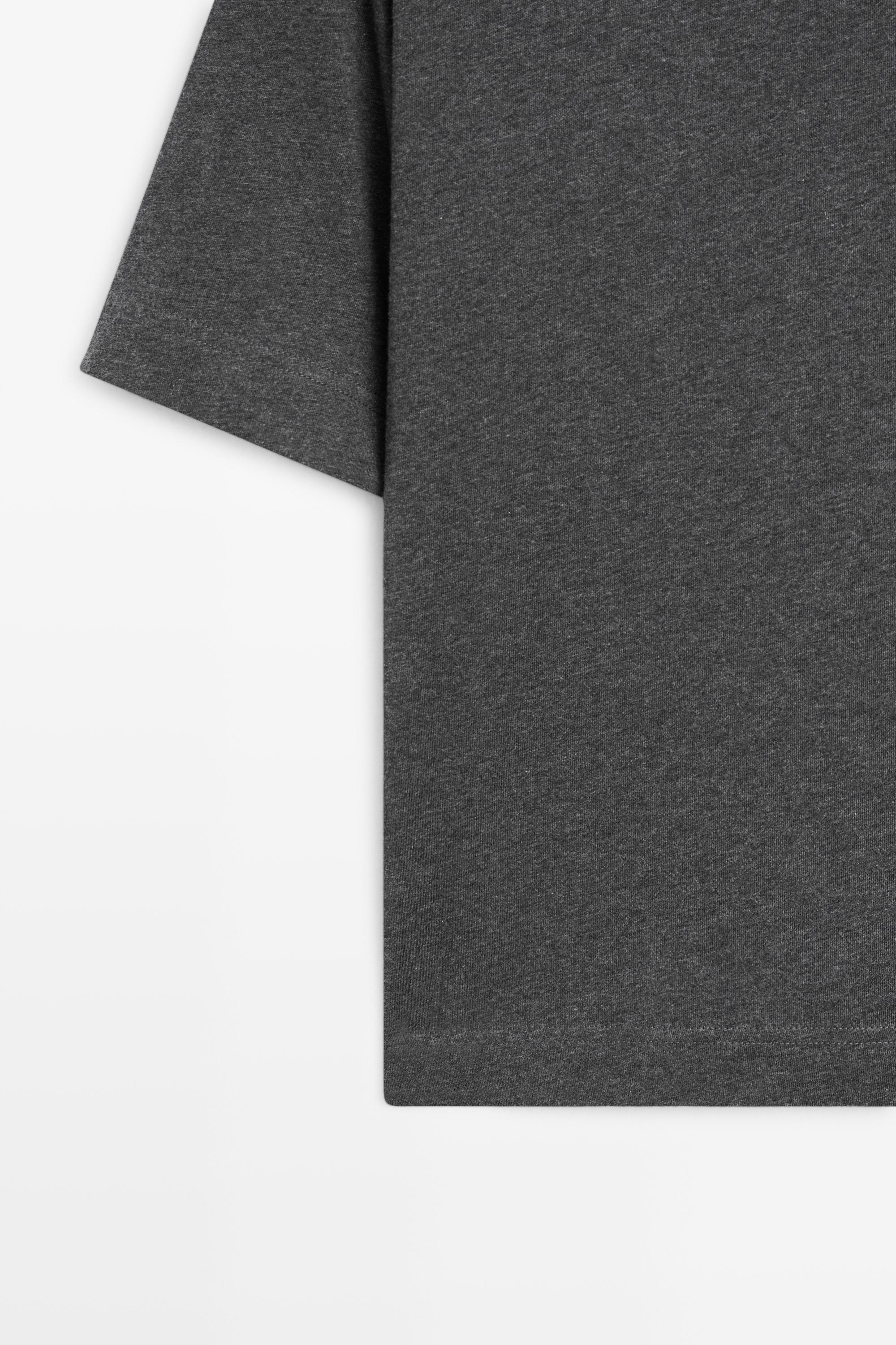 Short sleeve T-shirt with pocket detail