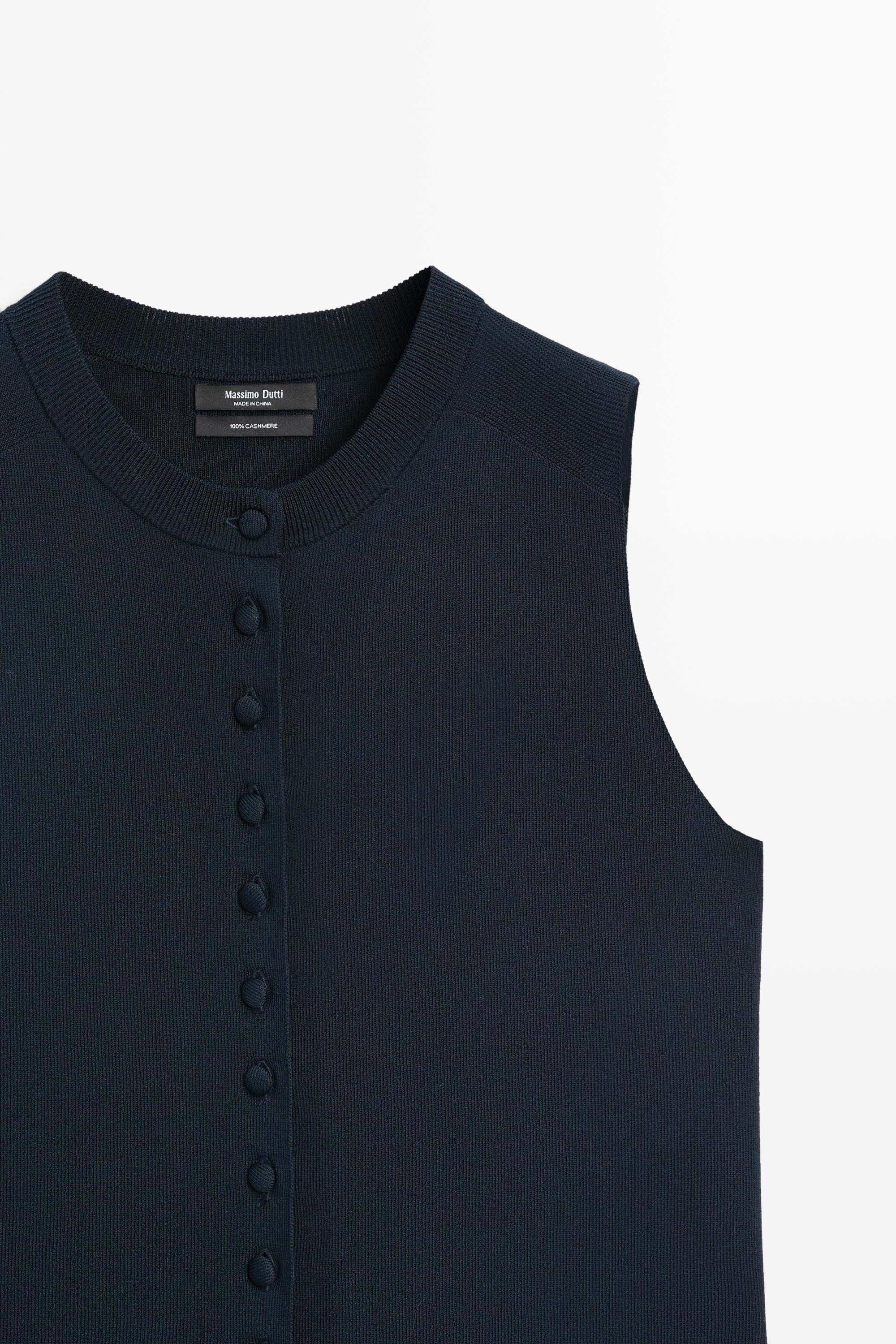 Fine-knit vest with covered buttons
