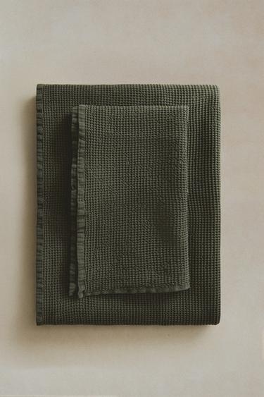 MINI WAFFLE-TEXTURE BATH TOWEL - Dark green by Zara - Image 5