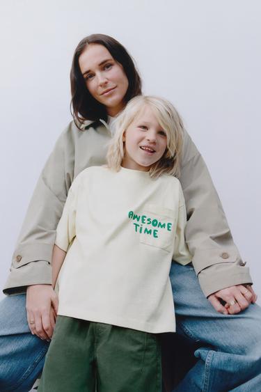 CAMISETA COM BOLSO E TEXTO - Cru da Zara