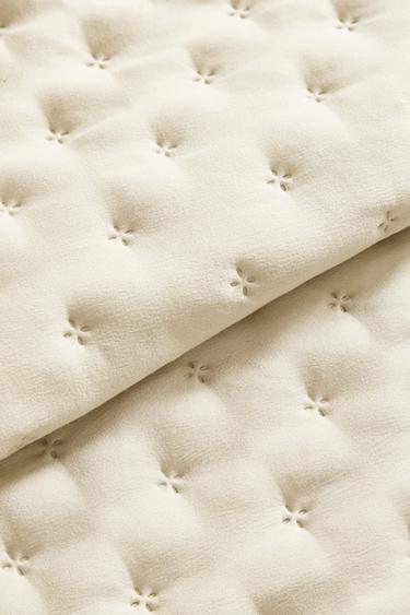 QUILTED BEDSPREAD WITH DOTS - Ecru by Zara