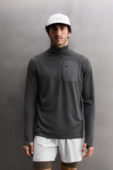 CAMISETA TÉCNICA CUELLO CREMALLERA - Morado Oscuro de Zara