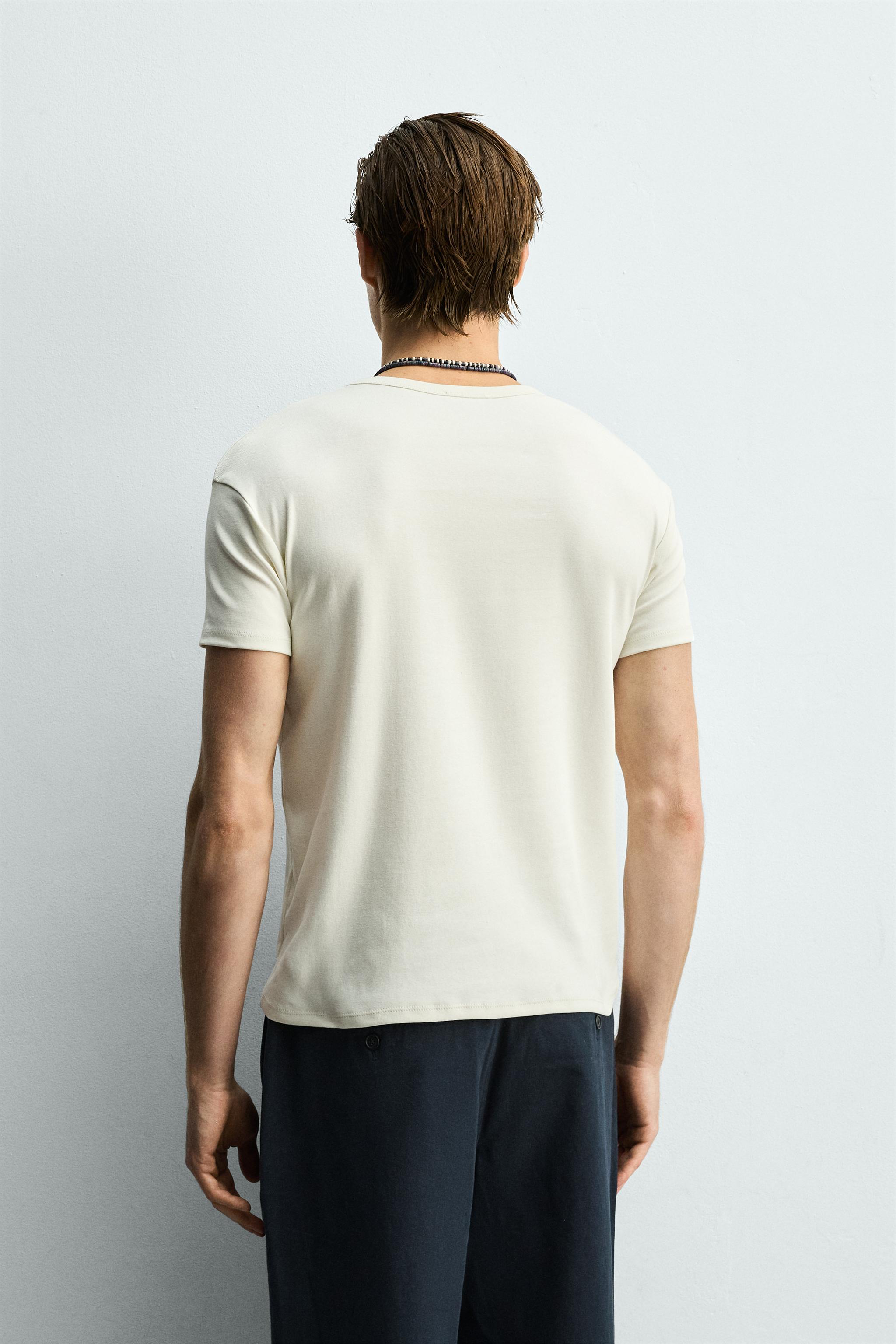 SLIM FIT T-SHIRT