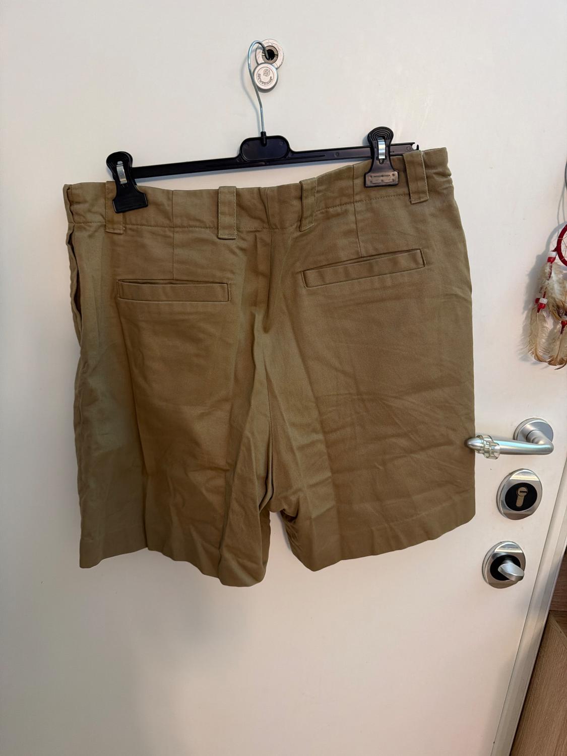 PLEATED RELAXED FIT BERMUDA SHORTS - Image 2