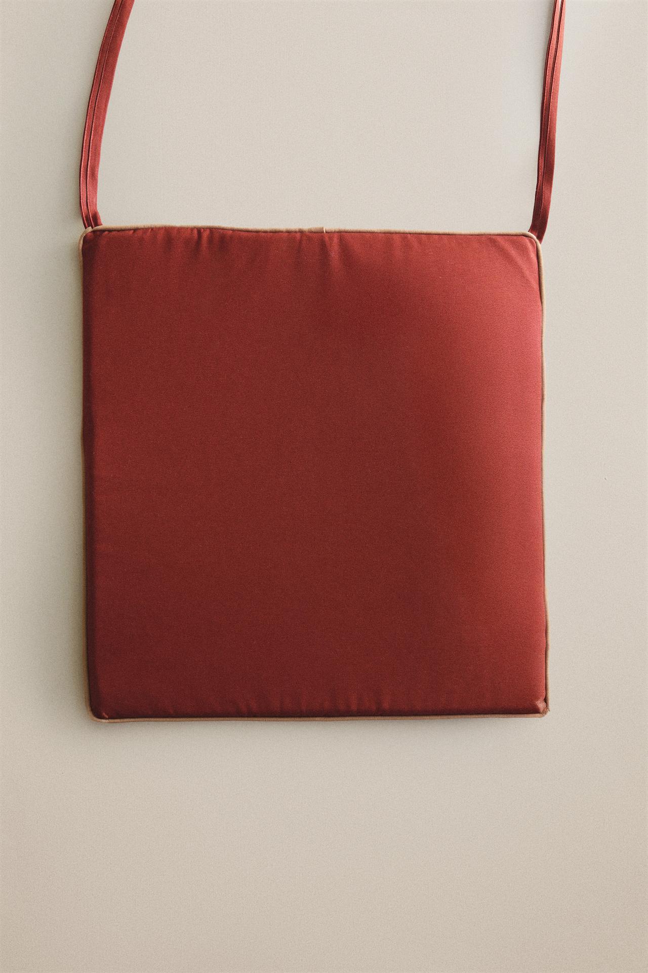 OUTDOOR CONTRAST ARMCHAIR CUSHION — Reddish
