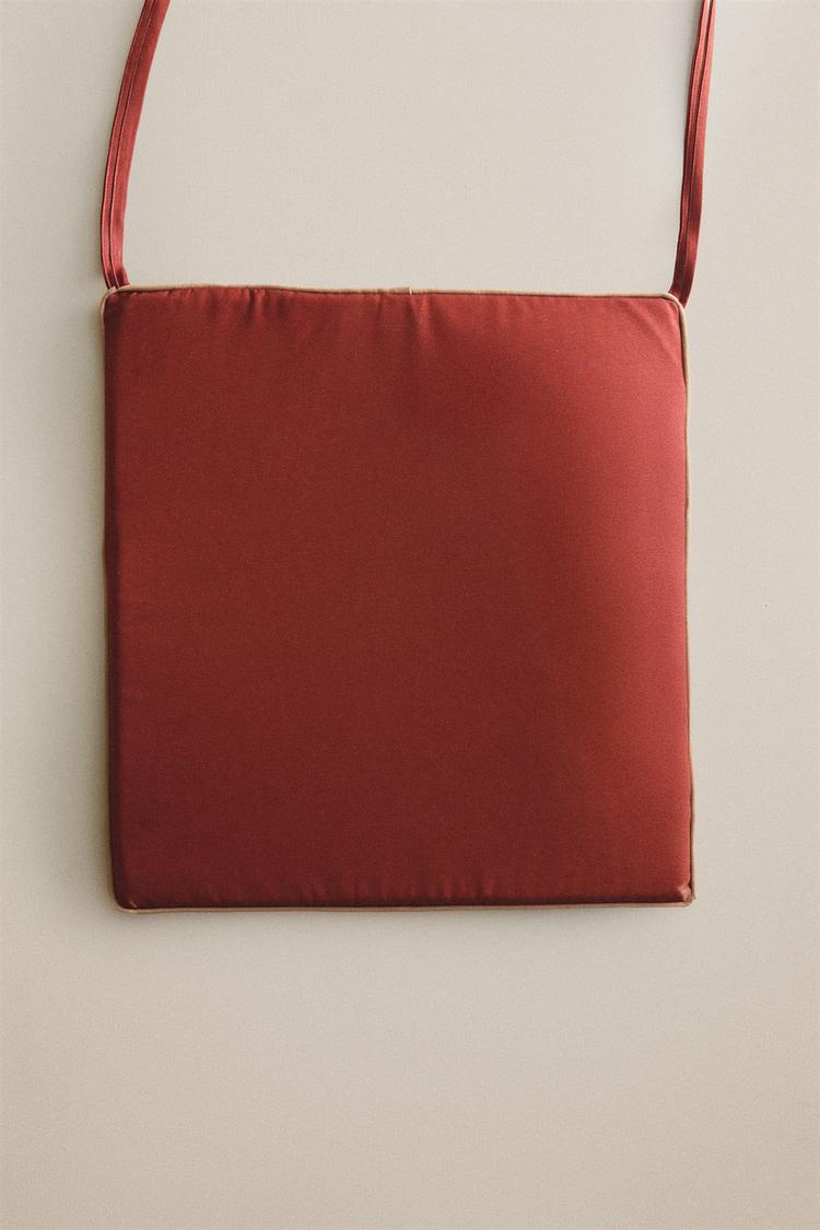OUTDOOR CONTRAST ARMCHAIR CUSHION — Reddish