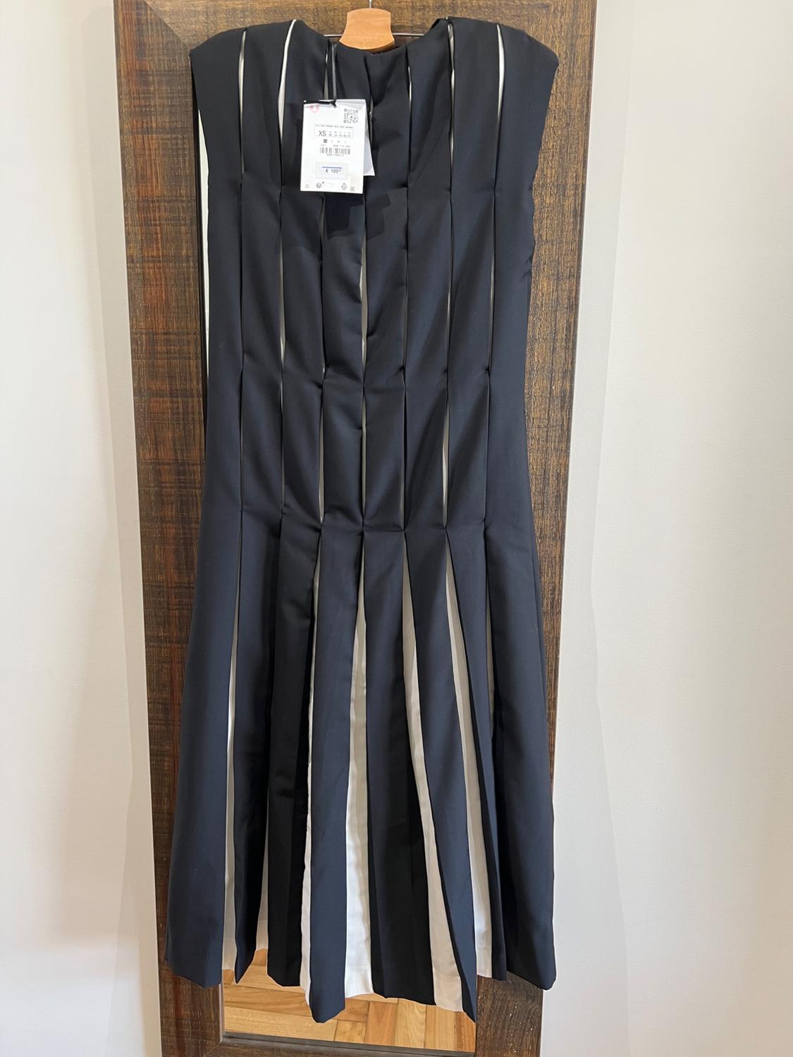WOOL BLEND BOX PLEAT DRESS - LIMITED EDITION - Image 3