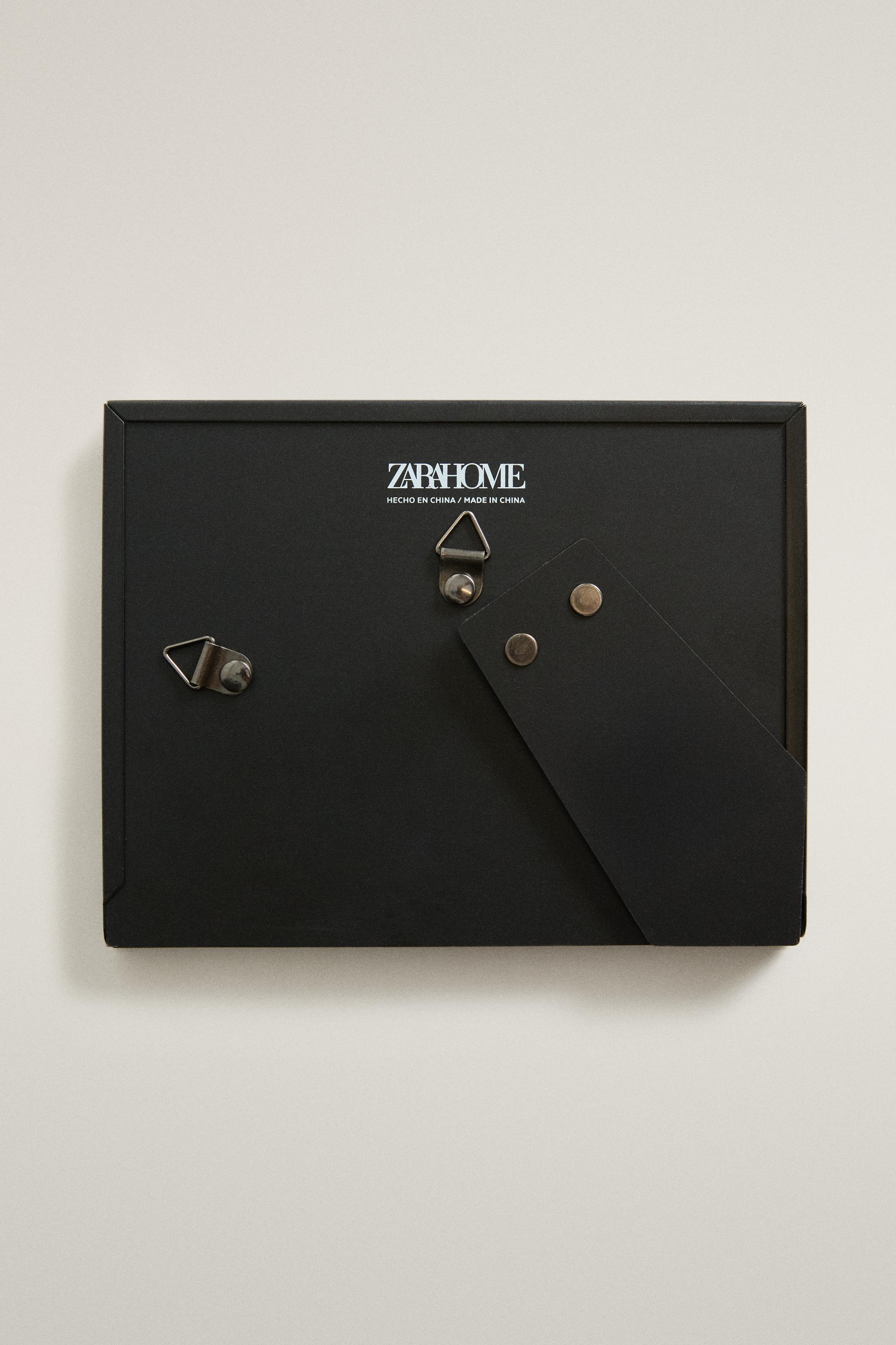 BLACK METAL PICTURE FRAME