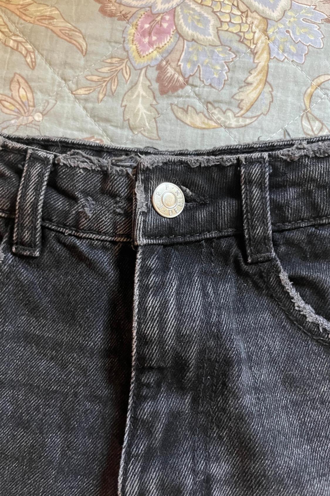RIPPED DENIM SHORTS - Image 3